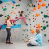 Bouldern und Klettern mit Kindern und Familie in der Kinderwelt der Boulderwelt Dortmund