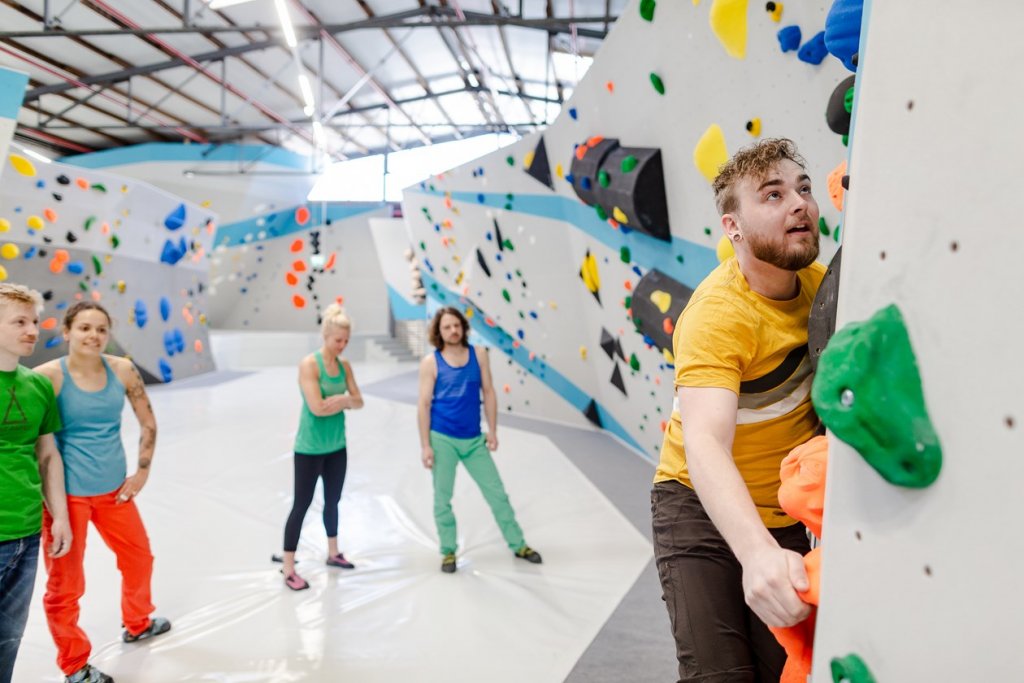 Bouldern in Dortmund — Boulderwelt Dortmund Europas größte Boulderhalle