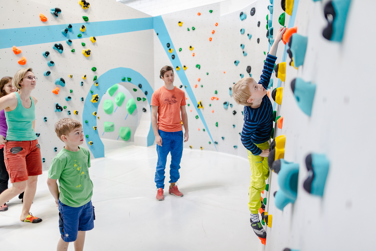 Bouldern und Klettern für Kinder und der ganzen Familie in der Kinderwelt der Boulderwelt Dortmund