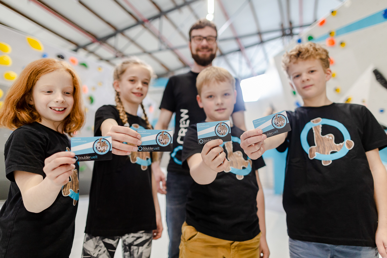 Bouldern und Klettern für Kinder und Jugendliche bei den Boulderkids in der Kinderwelt der Boulderwelt Dortmund