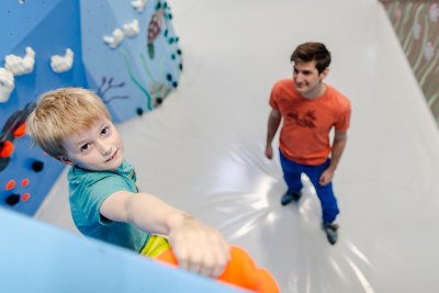 Bouldern und Klettern für Kinder und der ganzen Familie in der Kinderwelt der Boulderwelt Dortmund