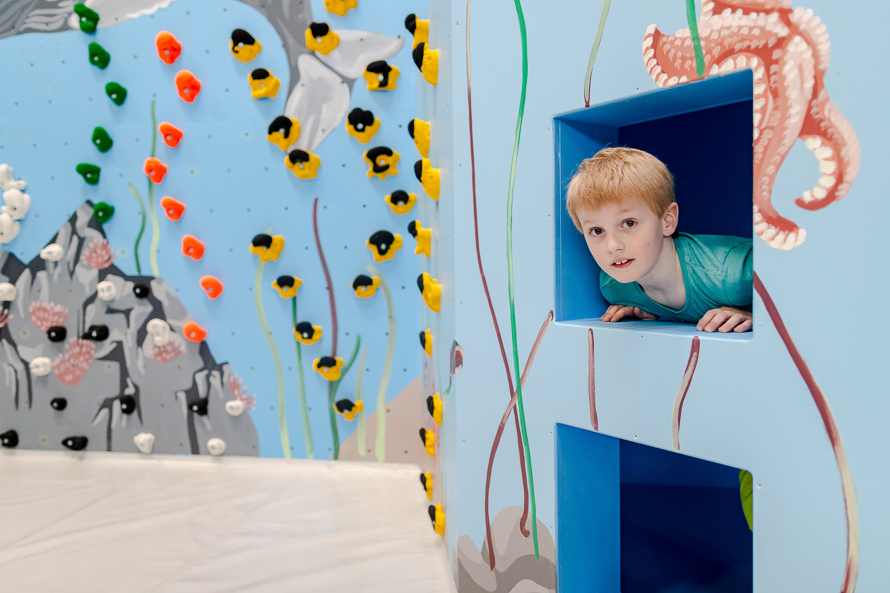 Bouldern und Klettern für Kinder und der ganzen Familie in der Kinderwelt der Boulderwelt Dortmund